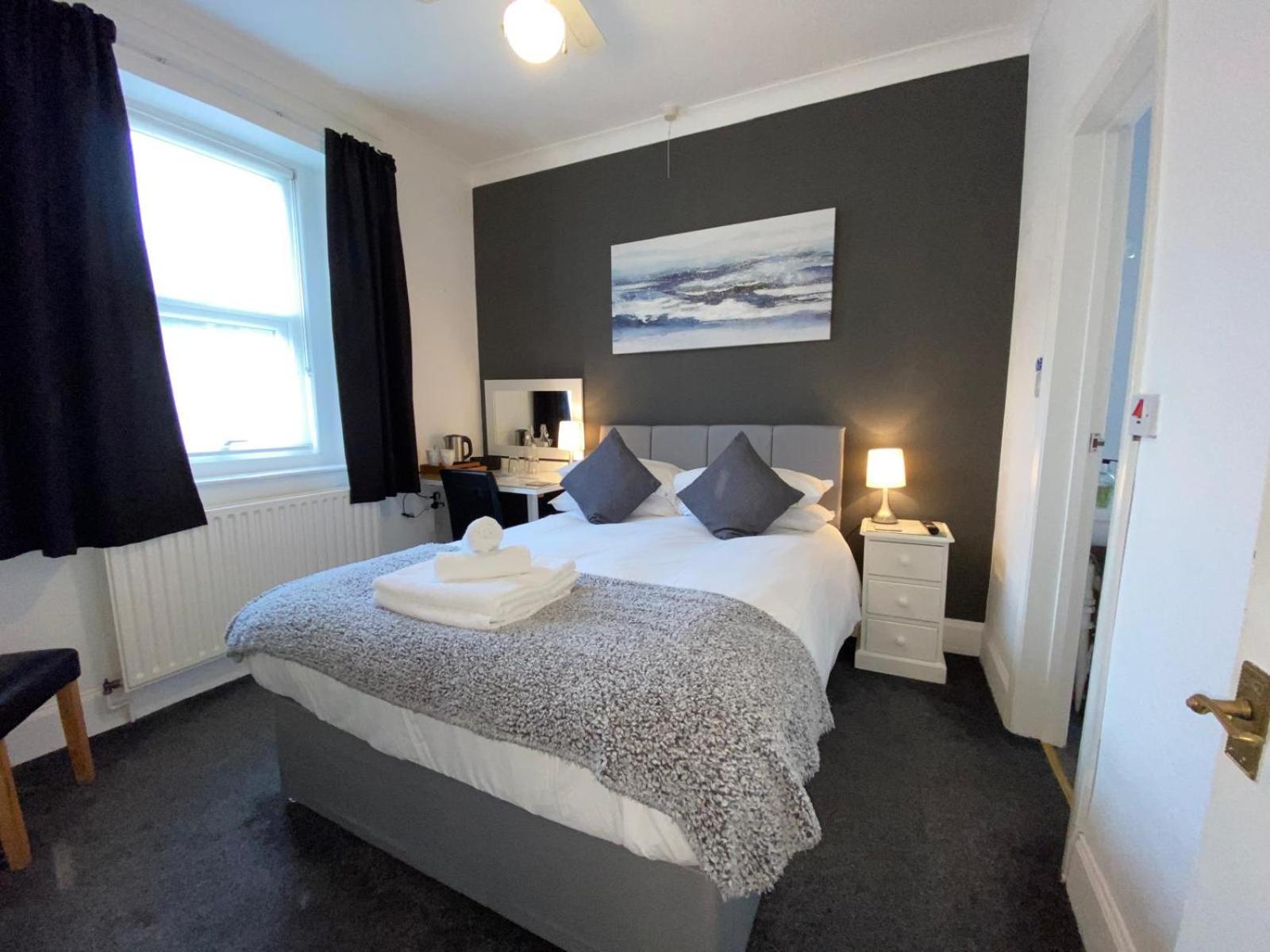 Heathcliff House B&B Exclusively For Adults Free Large Carpark Torquay Exterior foto